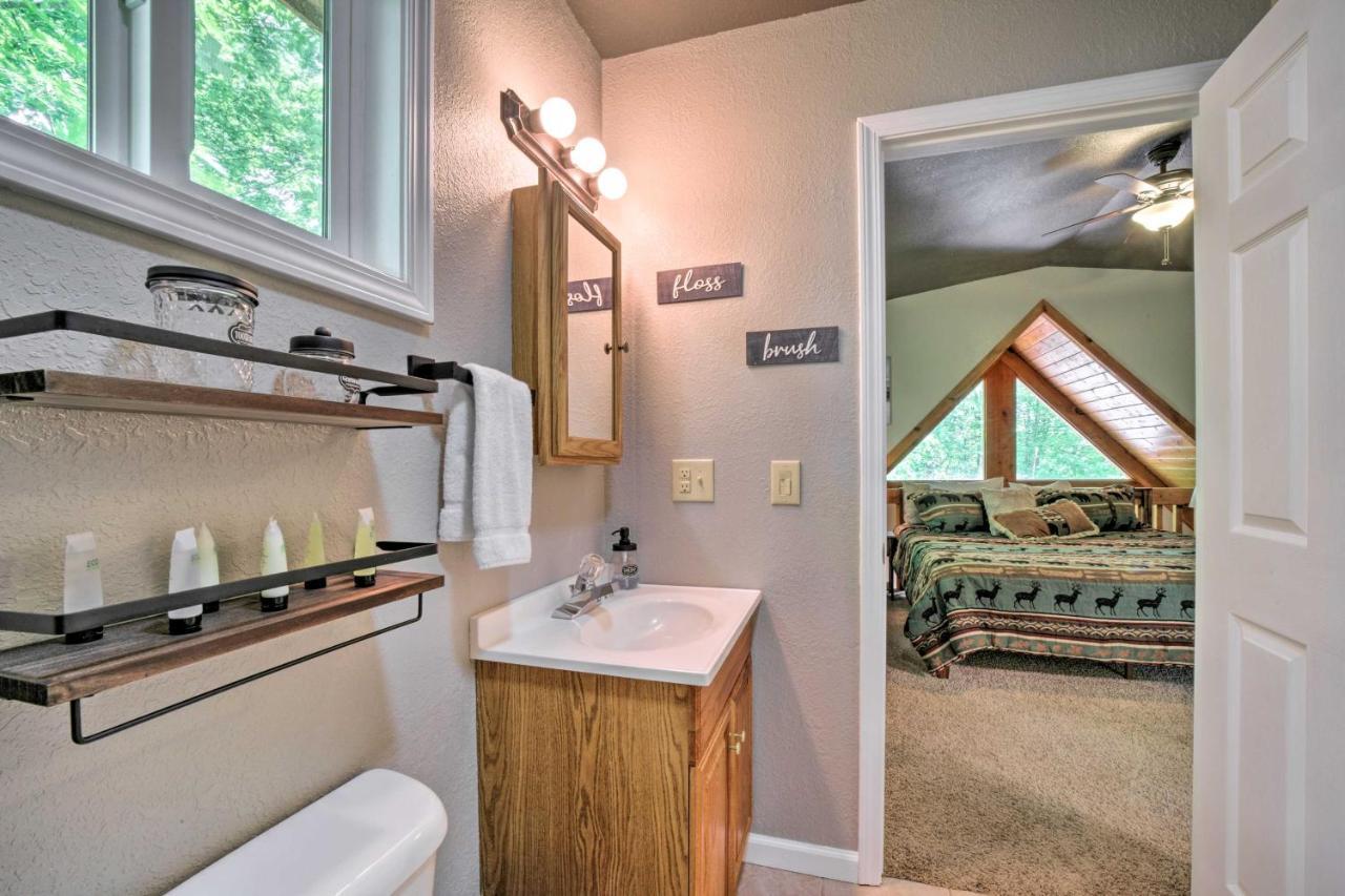 Cozy Whittier Cabin And Yard And Hot Tub, Pets Welcome Exterior foto