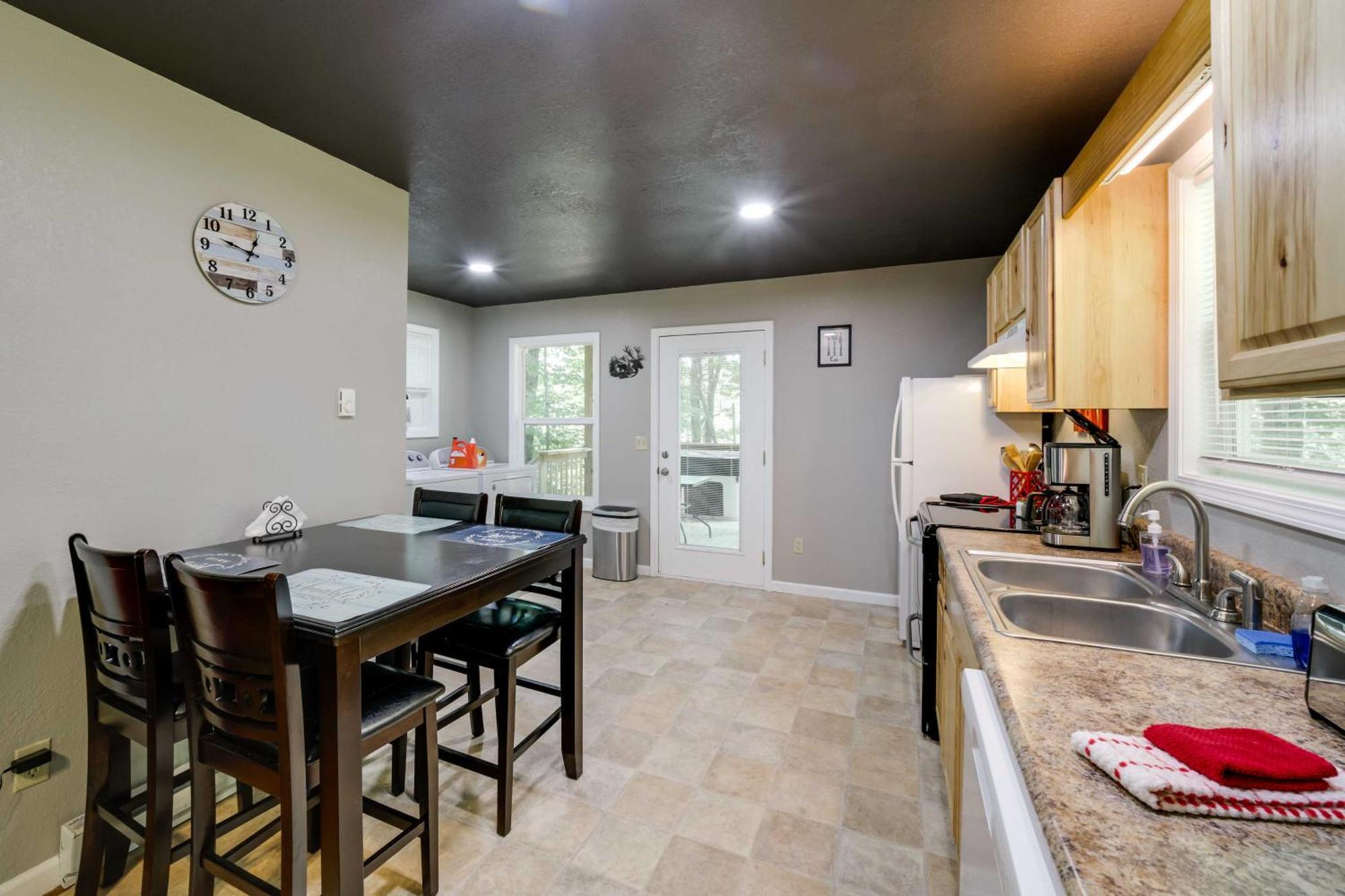Cozy Whittier Cabin And Yard And Hot Tub, Pets Welcome Exterior foto