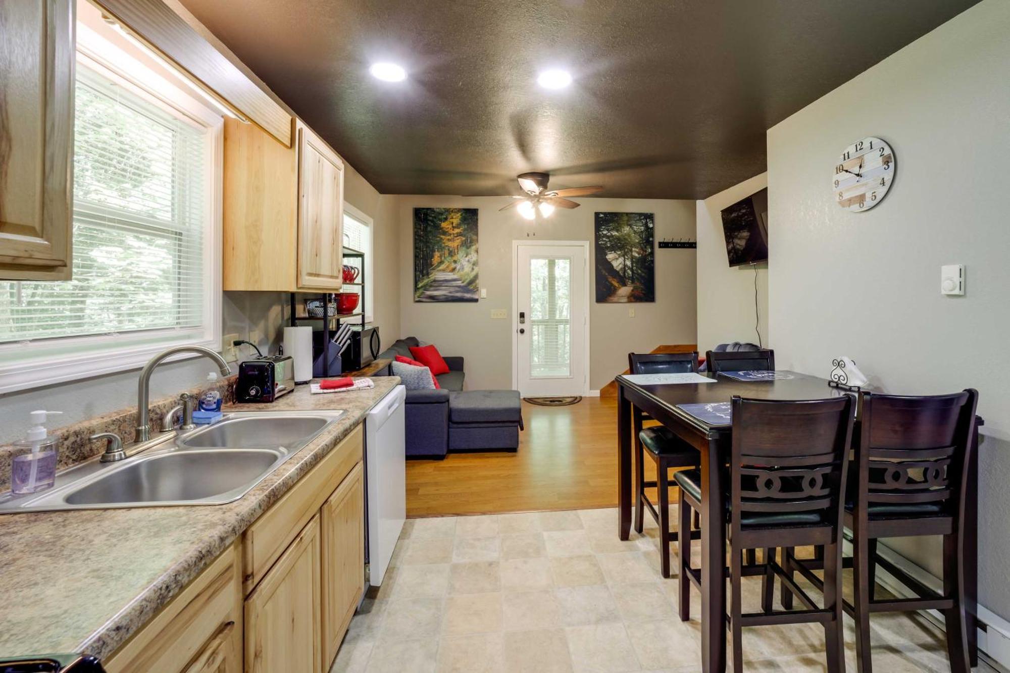 Cozy Whittier Cabin And Yard And Hot Tub, Pets Welcome Exterior foto